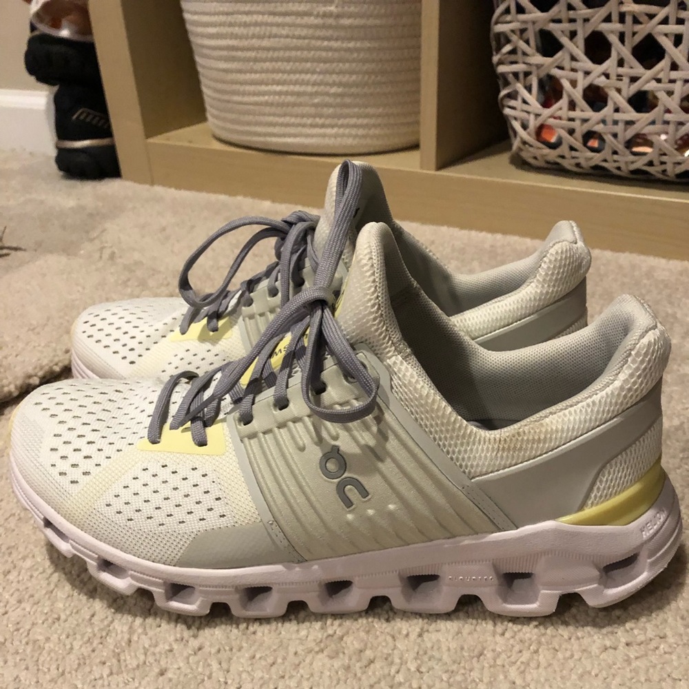 On Cloud Cloudswift Running Shoes